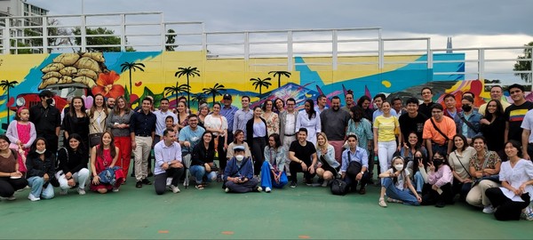 Colombia's Minister of Culture Angelica Mayolo and Amb. Juan Carlos Caiza Rosero (center, standing) pose with other participants against the backdrop of a painting drawn by three Colombian painters at the Ttukseom Park skating rink.