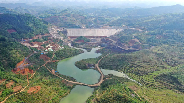 Photo taken on April 7, 2021 shows Pingqiao reservoir which is under construction in Anlong county, Qianxinan Buyi-Miao autonomous prefecture, southwest China’s Guizhou province. (Photo by Liu Zhaofu/People’s Daily Online)