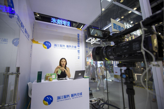 A livestream show is held at the exhibition booth of east China’s Zhejiang province at the 8th China International Fair for Trade in Services, Sept. 3, 2021. (Photo by Yuan Chen/People’s Daily Online)