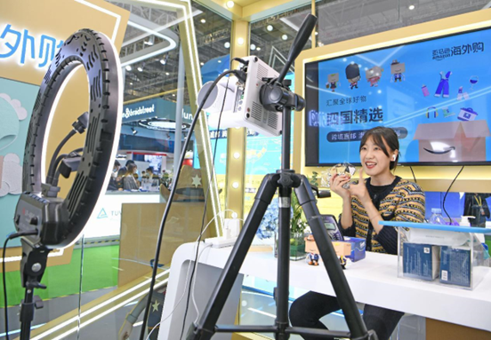 A woman introduces products through a livestream show at the fourth China International Import Expo, Nov. 6, 2021. (Photo by Chen Bin/People’s Daily Online) 