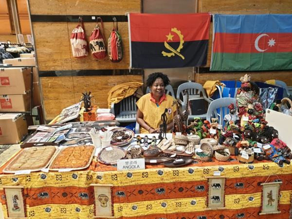 Spouse of the Angolan Ambassador participating in the Red Cross Bazaar