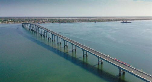 The 1600-meter-long Foundiougne Bridge, the longest bridge in Senegal, is opened on March 26. The bridge was financed by Senegal and China through the Export-Import Bank of China (China EximBank) and built by a Chinese company. (Photo/Courtesy of Wuhan Engineering Co., Ltd. of China Railway Seventh Group)