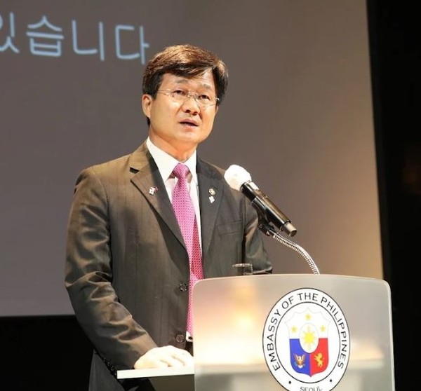 Defense Acquisition Program Administration Minister Kang Eun-ho delivers a warm congratulatory message and toast remarks.