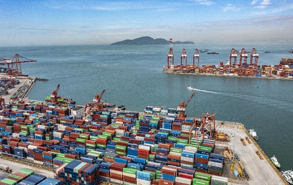 Photo taken on May 19, 2022 shows the busy and orderly Shekou Container Terminal in Shenzhen, south China’s Guangdong province. (Photo by Wang Meiyan/People’s Daily Online)