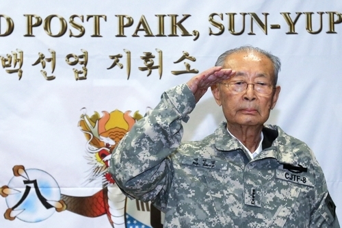 The late General Paik Seon-yup of the Republic of Korea Army. He is revered as a defender of the Republic of Korea from the North Korean and Chinese invasion forces. General Park resalutes wearing a U.S. Army field jacket at the appointment ceremony for honorary commander of the 8th U.S. Army at the New Mexico shooting range in Paju, Gyeonggi-do, in August 2013.