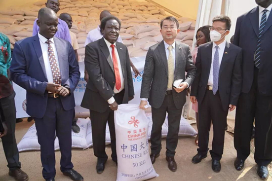 A handover ceremony of emergency food assistance provided by China for South Sudan is held in Juba, capital of South Sudan, Dec. 15, 2021. (Photo/Courtesy of China International Development Cooperation Agency)