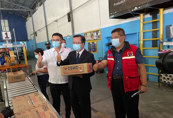 Photo shows a handover ceremony of 10,000 tons of rice donated by the Chinese government to the Philippines held by the Philippines’ Department of Social Welfare and Development, Dec. 22, 2021. (Photo/Courtesy of Chinese embassy in the Philippines)
