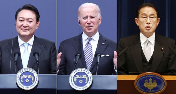 South Korean President Yoon Suk-yeol (left), US President Joe Biden (Center), and Japanese Prime Minister Fumio Kishida (right) 