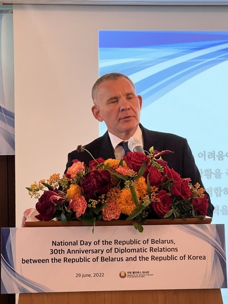 Ambassador Andrew Chernetsky of Belarus in Seoul speaks at reception in Seoul in celebration of the 30th anniversary of diplomatic relations.