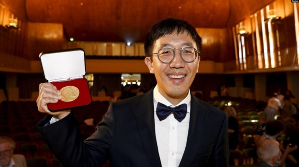 June Huh, a Korean American mathematician and professor at Princeton University, poses for the camera after receiving the 2022 Fields Prize for Mathematics from International Mathematical Union President Carlos Kenig during the International Congress of Mathematicians 2022 in Helsinki, Finland, on July 5, 2022.
