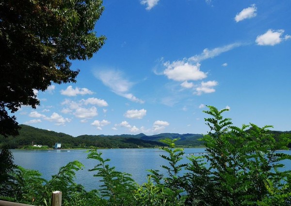 Daecheong-ho Lake-side Obaengni-Gil Trail in Daejeon