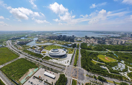 Photo taken on July 18 shows a bird's-eye view of the Lin-gang Special Area of China (Shanghai) Pilot Free Trade Zone. (Photo by Wang Chu/People's Daily Online)