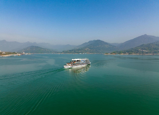 Yangtze River Three Gorges 1, the world’s largest electric cruise with the largest battery capacity, sails on the Yangtze River, March 29, 2022. (Photo by Wei Qiyang/People's Daily Online)