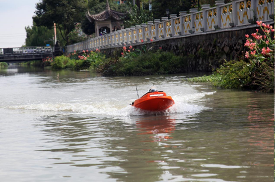 A 5G-enabled boat is patrolling on a river, controlled by the water conservancy office of Hengjie township, Luqiao district, Taizhou, east China's Zhejiang province, Oct. 19, 2021. (Photo by Jiang Youqing/People's Daily Online)