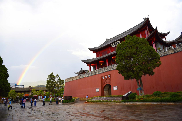 A rainbow hangs over a square in the ancient town in Weishan county, Dali Bai autonomous prefecture, southwest China's Yunnan province, June 13, 2019. (Photo by Zhang Shulu/People's Daily Online)