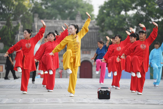 People practice a martial art routine on a square in Bozhou, east China's Anhui province, June 21, 2022. (Photo by Zhang Yanlin/People’s Daily Online)