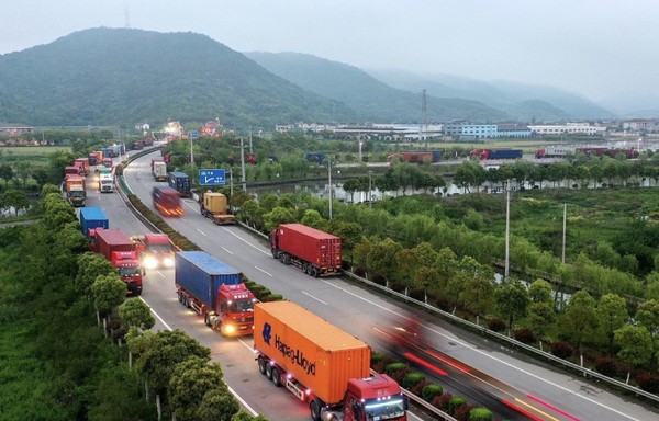 Container trucks enter and exit a container terminal at the port of Zhoushan, Ningbo, east China's Zhejiang province, April 27, 2022. (Photo by Yao Feng/People's Daily Online)