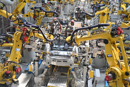 Robotic arms assemble vehicles in a welding workshop of a production base of Great Wall Motors in Rizhao, east China’s Shandong province, July 1, 2022. (Photo by Zhu Yuanli/People’s Daily Online)