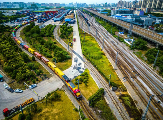 A fully-loaded China-Europe freight train is ready to depart from Hefei, east China's Anhui province for European destinations, June 24, 2022. (Photo by Xie Chen/People's Daily Online)