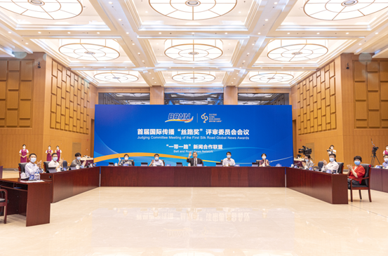 The Judging Committee Meeting of the First Silk Road Global News Awards is held in Beijing. (Photo by Zhang Wujun/People's Daily)