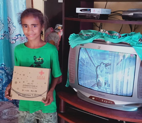A set-top box is just installed for a family in Timor-Leste. (Photo courtesy of the Chinese Embassy in Timor-Leste)