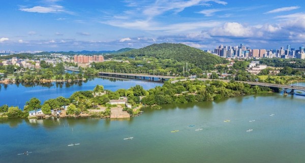 Photo taken on June 3, 2022 shows the East Lake in Wuhan, central China's Hubei province. (Photo by Zhao Guangliang/People's Daily Online)