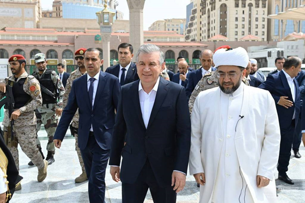 Shavkat Mirziyoyev visits the Prophet’s Mosque