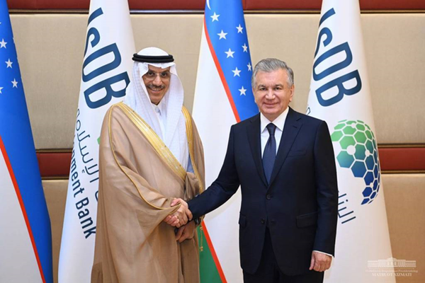President of Uzbekistan Shavkat Mirziyoyev and President of the Islamic Development Bank (IsDB) Muhammad Sulaiman Al Jasser