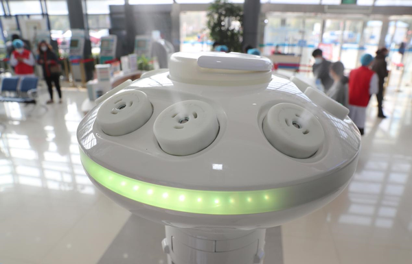 An intelligent disinfection robot is seen in the outpatient hall of the Sixth People's Hospital of Nantong, east China's Jiangsu province, March 11, 2020. (Photo by Xu Congjun/People's Daily Online)