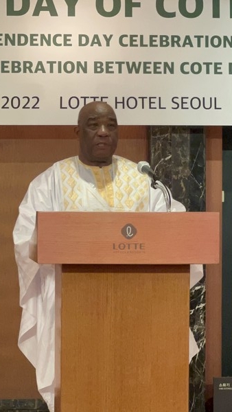 Ambassador Allou Wanyou Eugène Biti of Cote d’Ivoire in Seoul speaks at the reception. He said, “Under the leadership of the President of the Republic of Cote d’Ivoire H.E. M. Alassane Ouattara, Côte d'Ivoire is a stable country, in full economic development which is recording dynamic and stable growth among the strongest on the African continent and in the world, with an average increase of 8% annually since 2012.”
