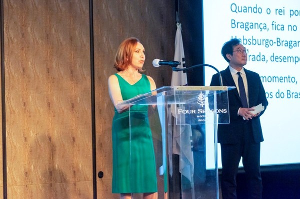 Ambassador Marcia Donner Abreu of Brazil in Seoul (left) delivers a speech at a reception for the 200th anniversary of Independence of Brazil, which was held at the Four Seasons Hotel in Seoul on Sept. 1.