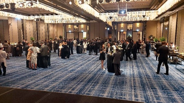 Foreign and Korean guests enjoy food and beverages at the Four Seasons Hotel in Seoul on Sept. 1, 2022 to mark the 200th anniversary of Independence of Brazil.