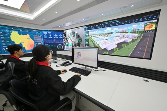 The first digitalized water plant of Shanghai was put into operation in February 2022. It adopts a digital twin platform. (Photo by Shen Chunchen/People's Daily)