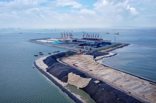 Photo taken in June 2021 shows an expansion project for the east channel of Qinzhou Port, south China's Guangxi Zhuang autonomous region. Upon completion, the port will have a two-way route that stretches 23.23 kilometers and is navigable to 100,000-ton containerships. (Photo by Chen Xuehua/People's Daily Online)