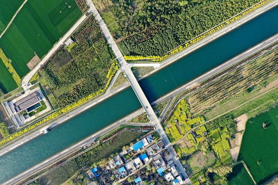 Photo shows a cannel along the middle route of China's South-to-North Water Diversion project in Tanzhai village, Houji township, Zhenping county, Nanyang, central China's Henan province. (Photo by Tan Kexing/People's Daily Online)
