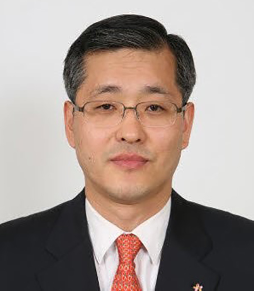 Acting President Shin Sang-yong of the Korea Tourism Organization. The new leader of the KTO joined the Corporation in 1989 and has held many important posts in the KTO, including the head of the Tokyo Office of the KTO and leader of the Korea tourist industry promotion headquarters.