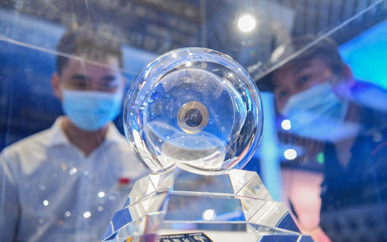 A lunar soil sample retrieved by China's Chang'e-5 probe is exhibited in south China's Hainan province, May 2022. (Photo by Su Bikun/People's Daily Online)