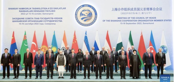 Chinese President Xi Jinping poses for a group photo with other leaders and guests ahead of the 22nd meeting of the Council of Heads of State of the Shanghai Cooperation Organization (SCO) in Samarkand, Uzbekistan, Sept. 16, 2022. Xi attended the meeting and delivered a speech. (Xinhua/Li Tao)