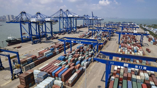 Containers are being handled at a terminal in Haikou, south China's Hainan province, Sept. 13, 2022. (Photo by Zhang Junqi/People's Daily Online)