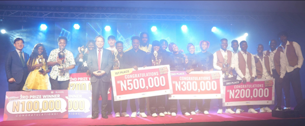 Director Kim Chang-ki of Korea Culture Center Nigeria (far left) and Amb. Kim Young-chae of Korea to Nigeria (5th from left) pose with the winners of the 2022 KCCN K-Pop Music Festival Abuja.