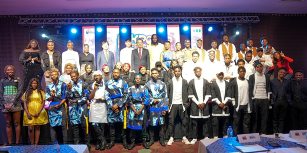 Amb. Kim Young-chae of Korea to Nigeria and Director Kim Chang-ki of Korea Culture Center Nigeria (7th and 5th from left in the back row, respectively) take a commemorative photo with participants of the 2022 KCCN K-Pop Music Festival Abuja.