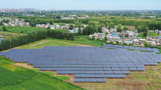 Photo taken on Aug. 24, 2022 shows photovoltaic panels in Yuanzhai township, Yingdong district, Fuyang, east China's Anhui province. (Photo by Wang Biao/People's Daily Online) 
