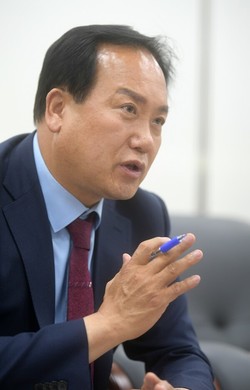 Mayor Lee Kwon-jae of Osan City
