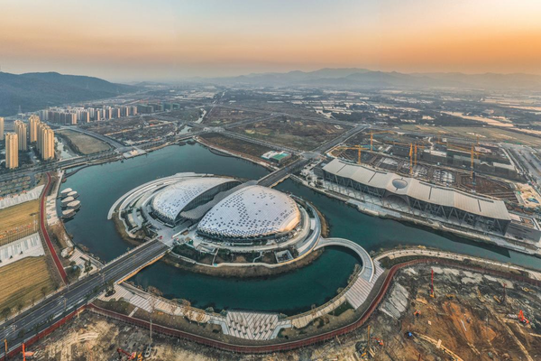 Photo taken on Dec. 22, 2020 shows an international exhibition center in Deqing Geographic Information Town, Huzhou, east China's Zhejiang province. (Photo by Ding Junhao/People's Daily Online)