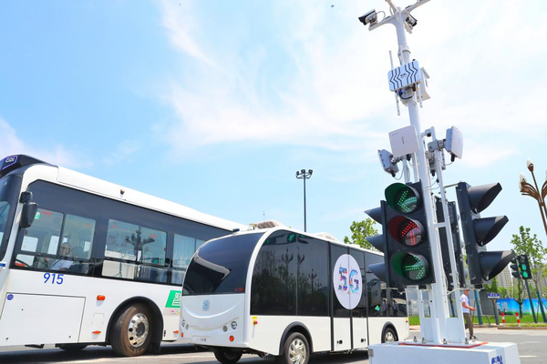 A 5G-enabled autopilot bus carrying passengers runs on a road for automatic driving testing in Deqing Geographic Information Town, Huzhou, east China's Zhejiang province, June 15, 2019. (Photo by Xie Shangguo/People's Daily Online)