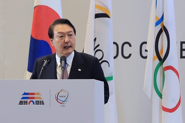 President Yoon Suk-yeol delivers a keynote speech at the 26th Association of National Olympic Committees (ANOC) General Assembly held in Seoul on Oct. 19.