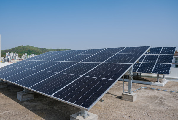 충현초등학교에 설치된 태양광 발전 설비