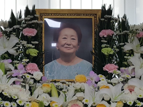 Madam Lyudimila Fen, spouse of the Ambassador of Uzbekistan.She was so kind-hearted and had so many good friends among Koreans as well as members of the Diplopmatic Corps in Korea.