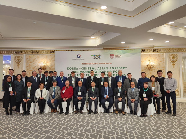 한-중앙아시아 산림네트워크 회의 개회식 기념촬영