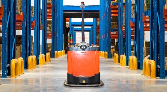 An automated guided vehicle works in an unattended warehouse in an e-commerce logistics park in Huai’an district, Huai’an, east China’s Jiangsu province, July 1, 2022. (Photo by Ji Xingming/People’s Daily Online)